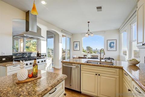 931 Candlelight Pl # -a, La Jolla, CA 92037 photo 26