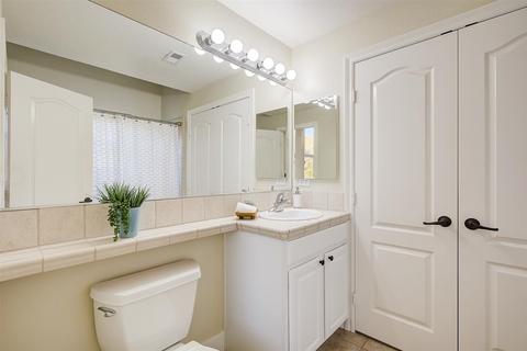 931 Candlelight Pl # -a, La Jolla, CA 92037 photo 39