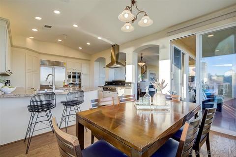 931 Candlelight Pl # -a, La Jolla, CA 92037 photo 32