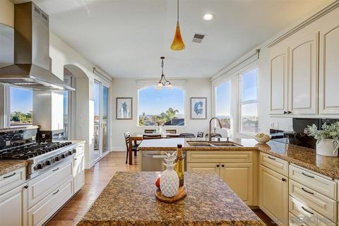 931 Candlelight Pl # -a, La Jolla, CA 92037 photo 29