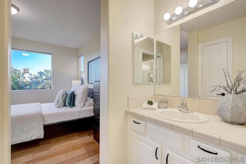 931 Candlelight Pl # -a, La Jolla, CA 92037 photo 56