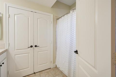931 Candlelight Pl # -a, La Jolla, CA 92037 photo 40