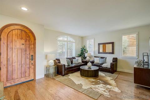 931 Candlelight Pl # -a, La Jolla, CA 92037 photo 8