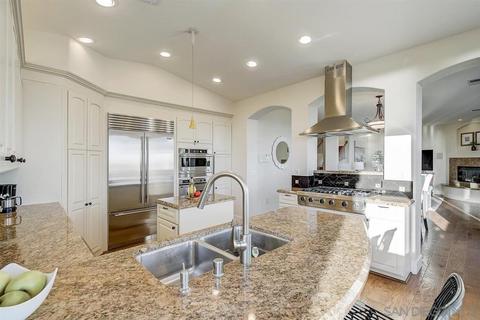 931 Candlelight Pl # -a, La Jolla, CA 92037 photo 22