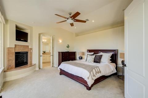 931 Candlelight Pl # -a, La Jolla, CA 92037 photo 41