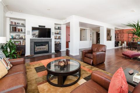 464 Prospect St #9, La Jolla, CA 92037 photo 2