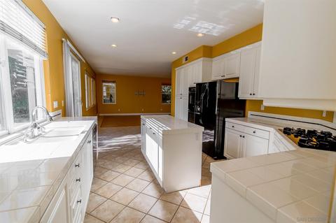 2393 Darlington Row, La Jolla, CA 92037 photo 2