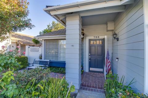 786 Foxwood Dr, Oceanside, CA 92057 photo 3