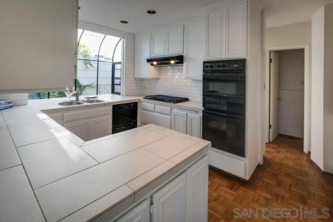 7667 Hillside Dr, La Jolla, CA 92037 photo 17