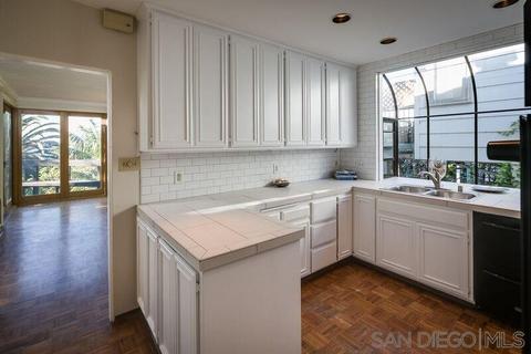 7667 Hillside Dr, La Jolla, CA 92037 photo 18