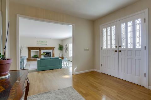 855 Sugarbush Dr, Vista, CA 92084 photo 14