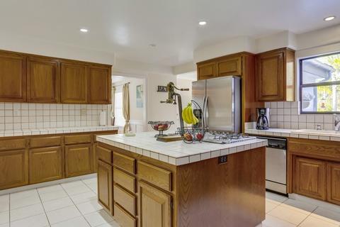 855 Sugarbush Dr, Vista, CA 92084 photo 8