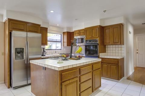 855 Sugarbush Dr, Vista, CA 92084 photo 11