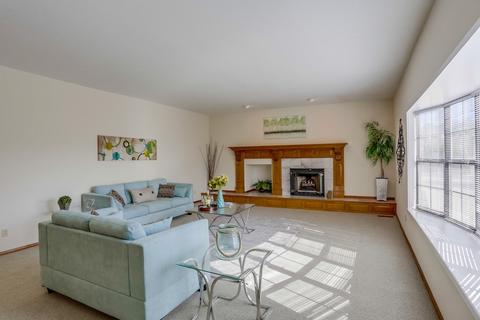 855 Sugarbush Dr, Vista, CA 92084 photo 4