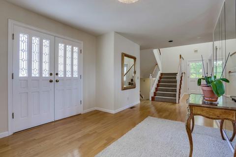 855 Sugarbush Dr, Vista, CA 92084 photo 5