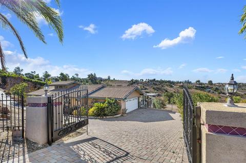 1604 Macadamia Dr, Fallbrook, CA 92028 photo 4