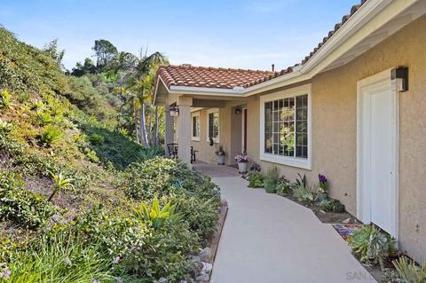 11376 Harmony Pl, Escondido, CA 92026 photo 2