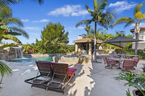 3264 Avenida La Cima, Carlsbad, CA 92009 photo 2