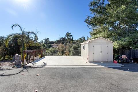 675 Elm Tree Ln, Fallbrook, CA 92028 photo 2