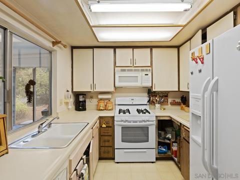 2040 Vera Ln, Escondido, CA 92026 photo 8