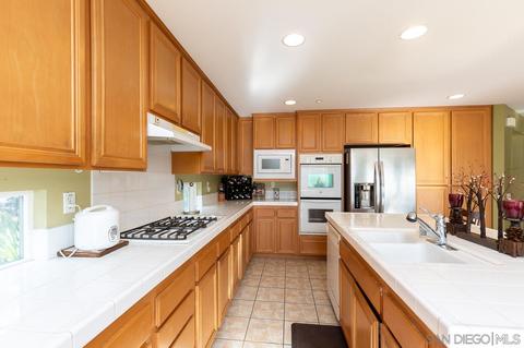 10466 Lake Breeze Dr, Spring Valley, CA 91977 photo 9