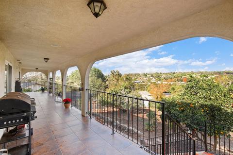 1505 Linda St, Fallbrook, CA 92028 photo 2