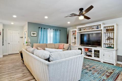 637 Marigold Dr, Vista, CA 92083 photo 5