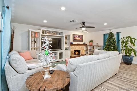 637 Marigold Dr, Vista, CA 92083 photo 6