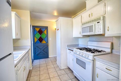 2770 Thunder Dr, Oceanside, CA 92056 photo 14