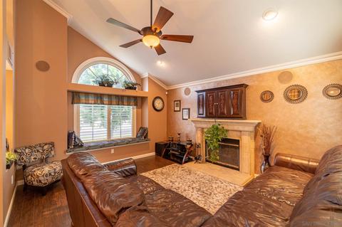 10228 Stone Point Ln, Spring Valley, CA 91977 photo 4