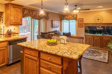 10228 Stone Point Ln, Spring Valley, CA 91977 photo 7