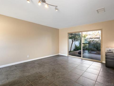 382 Roundtree Gln, Escondido, CA 92026 photo 2
