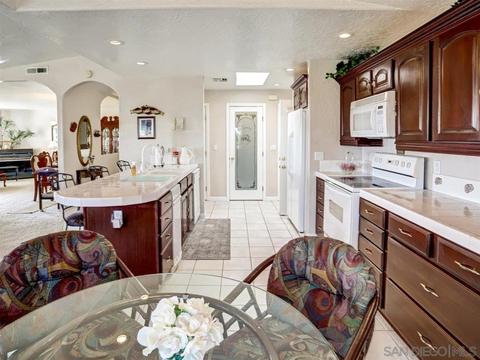 275 S Worthington #106, Spring Valley, CA 91977 photo 9