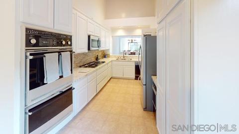 2263 Via Pravia, La Jolla, CA 92037 photo 2