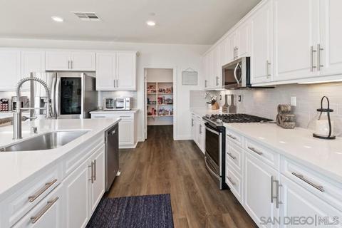 519 Saddle Pl, Escondido, CA 92026 photo 4