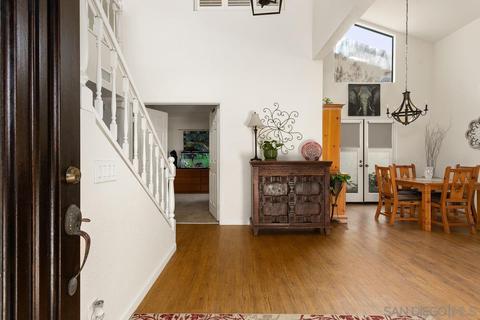 3833 Wildrose Gln, Escondido, CA 92025 photo 3