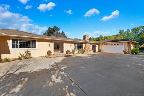 716 Del Valle Dr, Fallbrook, CA 92028 photo 1
