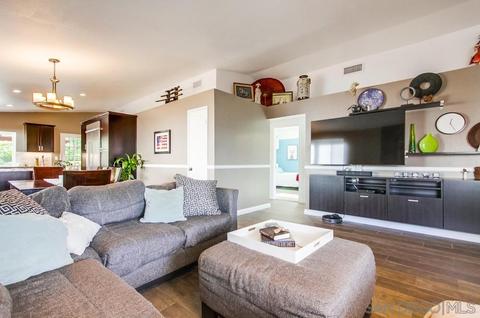 2052 Badger Gln, Escondido, CA 92029 photo 15
