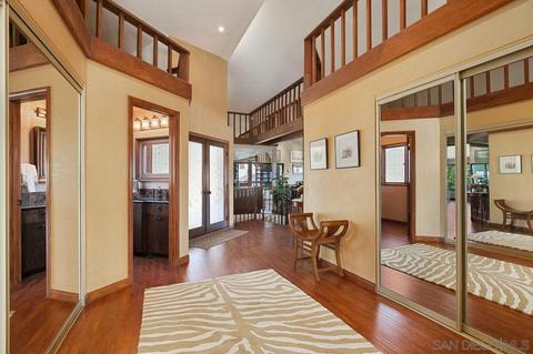 9879 Grandview Dr, La Mesa, CA 91941 photo 6