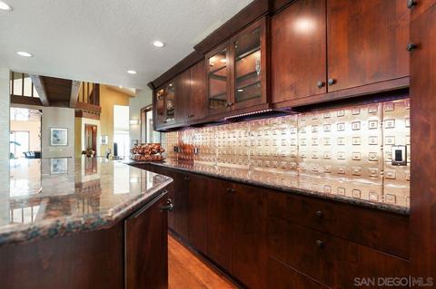 9879 Grandview Dr, La Mesa, CA 91941 photo 11