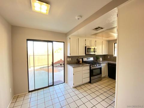 1054 Ginger Gln, San Marcos, CA 92078 photo 11