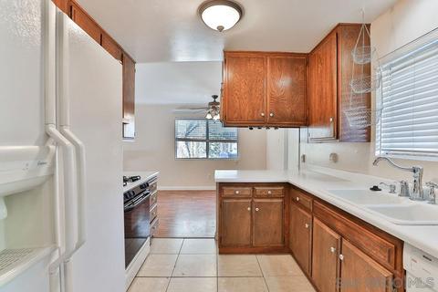 1646 Lisa Ave, Vista, CA 92084 photo 2