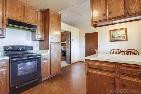919 Hunter St, Ramona, CA 92065 photo 2
