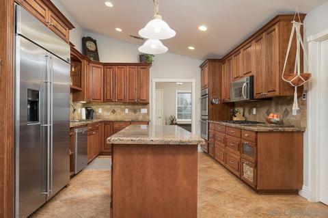 1556 Elm Dr, Vista, CA 92084 photo 8