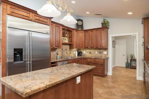 1556 Elm Dr, Vista, CA 92084 photo 7