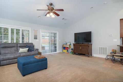 1556 Elm Dr, Vista, CA 92084 photo 11