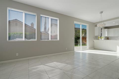 344 Camden Ct, Corona, CA 92879 photo 4