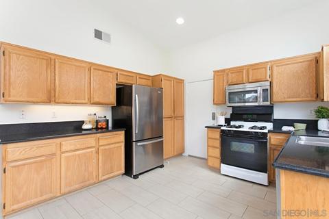 1275 Darwin Dr, Oceanside, CA 92056 photo 8