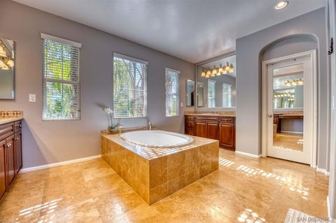 7432 Circulo Sequoia, Carlsbad, CA 92009 photo 21