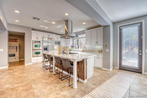 7432 Circulo Sequoia, Carlsbad, CA 92009 photo 4